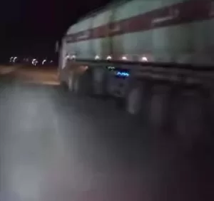 اليمن اليوم اخبار المحافظات – بوزة الوقود الخاصة بكهرباء أبين تصل إلى محطة جعار للطاقة المشتراة فجر ال