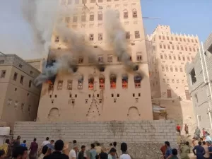 اليمن اليوم اخبار المحافظات – حريق هائل يلتهم منزل بحوطة شبوة بسبب ماس كهربائي