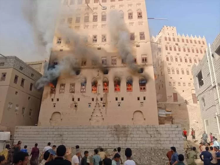 حريق هائل يلتهم منزل بحوطة شبوة بسبب ماس كهربائي