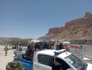 اليمن اليوم اخبار المحافظات – شرطة شبوة تواصل الحملة في نقل المهاجرين غير الشرعيين إلى خارج مدينة عتق