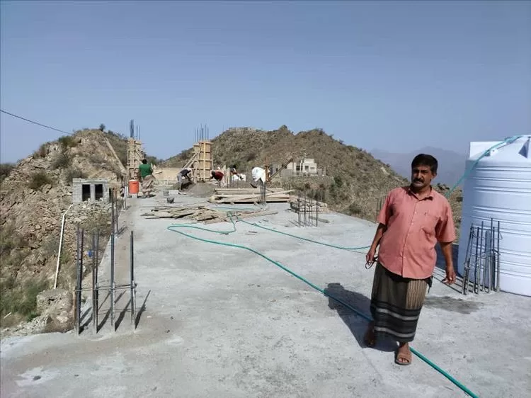 مدير عام يافع رصد يتفقد مشروع بناء ستة فصول دراسية بمدرسة الطارفة بدعم إماراتي ورعاية القائد أبو زرعة المحرمي