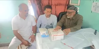 مكتب الصحة ومستشفى رصد يتسلمان حقناً مضادة لسمّ الثعابين مقدمة من مؤسسة النقيب الخيرية