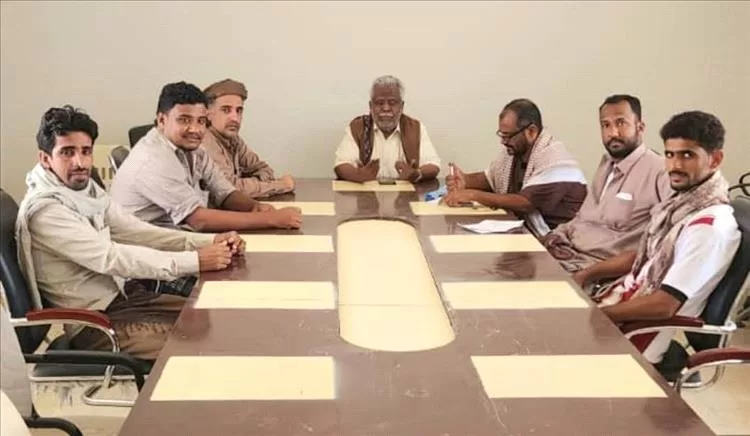 مدير عام مديرية ميفعة محافظة شبوة يلتقي أعضاء فريق شباب مبادرة عزان