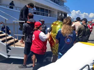 اليونان تعزز إجراءات الهجرة وقبرص تسهم في إعادة السوريين إلى بلادهم.