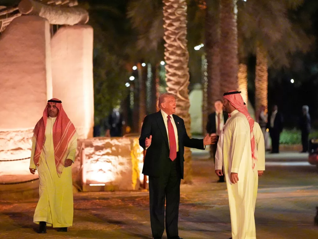 بلومبيرغ عن جولة ترامب الخليجية: كأنما كان في بيته