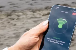 تجلب Apple ميزات القمر الصناعي في حالات الطوارئ إلى iPhone 13 مع iOS 18.5