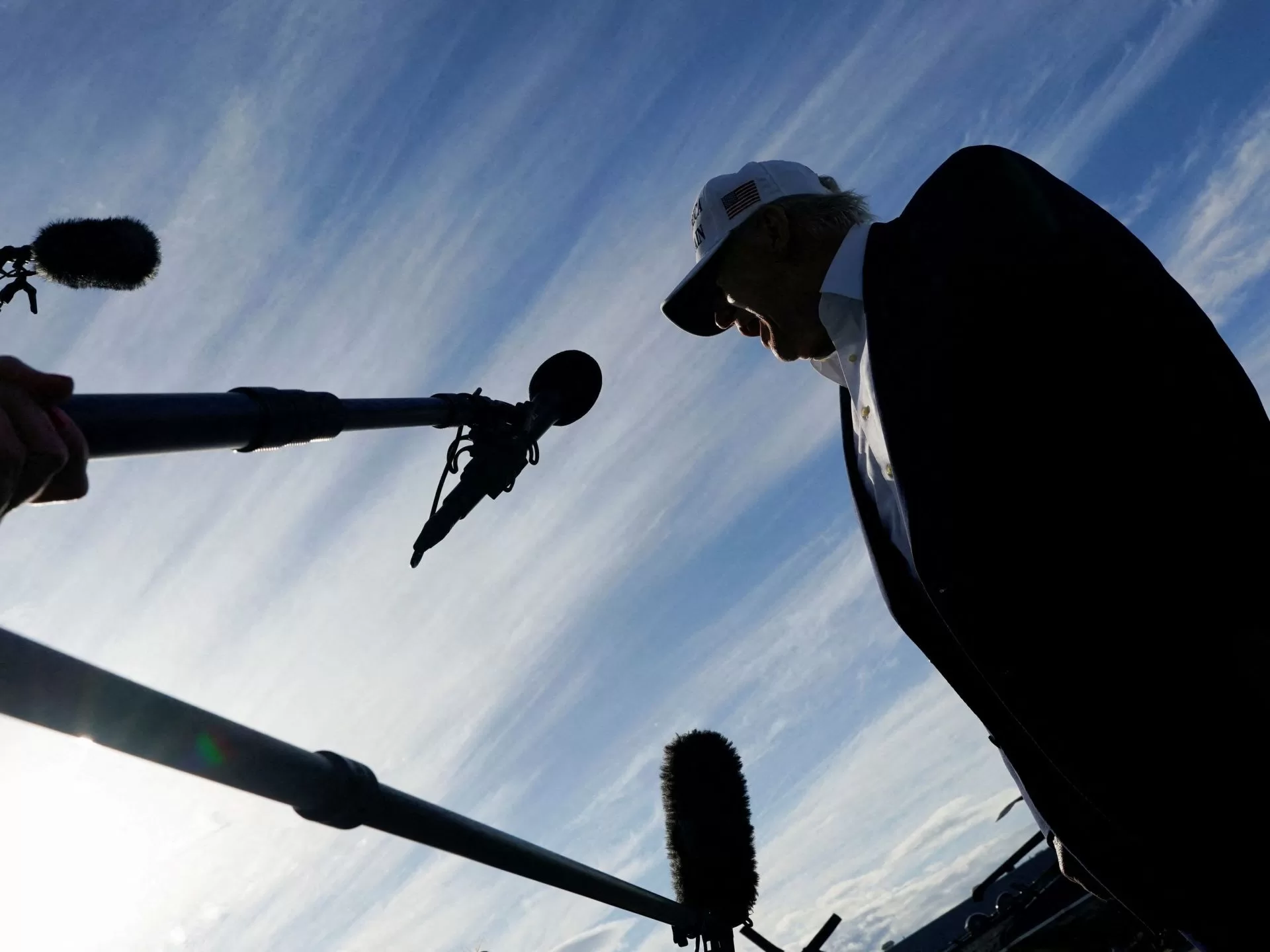 ترامب يهدد أوروبا بفرض رسوم جمركية بنسبة 50%