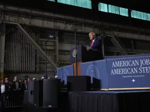 ترامب يعيد إحياء حرب الحديد من خلال زيادة التعريفات إلى 50%