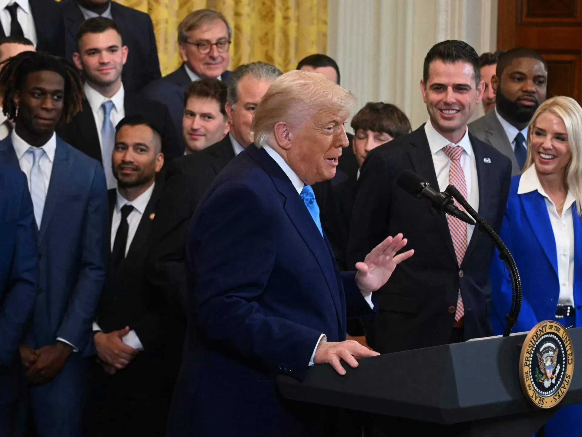 ترامب يمدد فترة تأجيل فرض الزيادات الجمركية على واردات الاتحاد الأوروبي