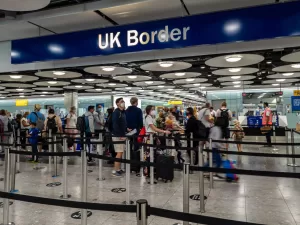 تزايد غير مسبوق في طلبات الجنسية البريطانية من قبل الأمريكيين خلال فترة رئاسة ترامب