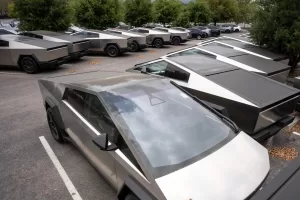 جي إم سي همر EV تفوقت على تسلا سايبرترك في المبيعات خلال الربع الماضي