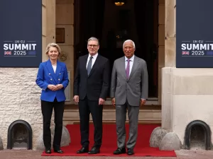 تفاصيل الاتفاق الاستقراري بين المملكة المتحدة والاتحاد الأوروبي