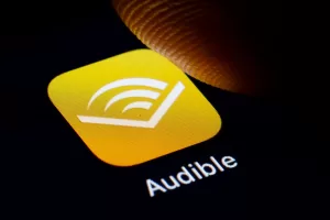 تقوم Audible بتوسيع مكتبة كتاب Audiobook Audiroted AI