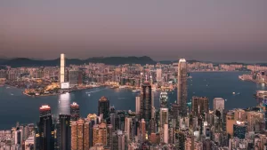 تنظر هونغ كونغ إلى الداخل لإعادة اختراع نفسها