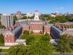 جامعات دولية تتنافس لجذب الطلاب في ظل قيود ترامب على تأشيراتهم