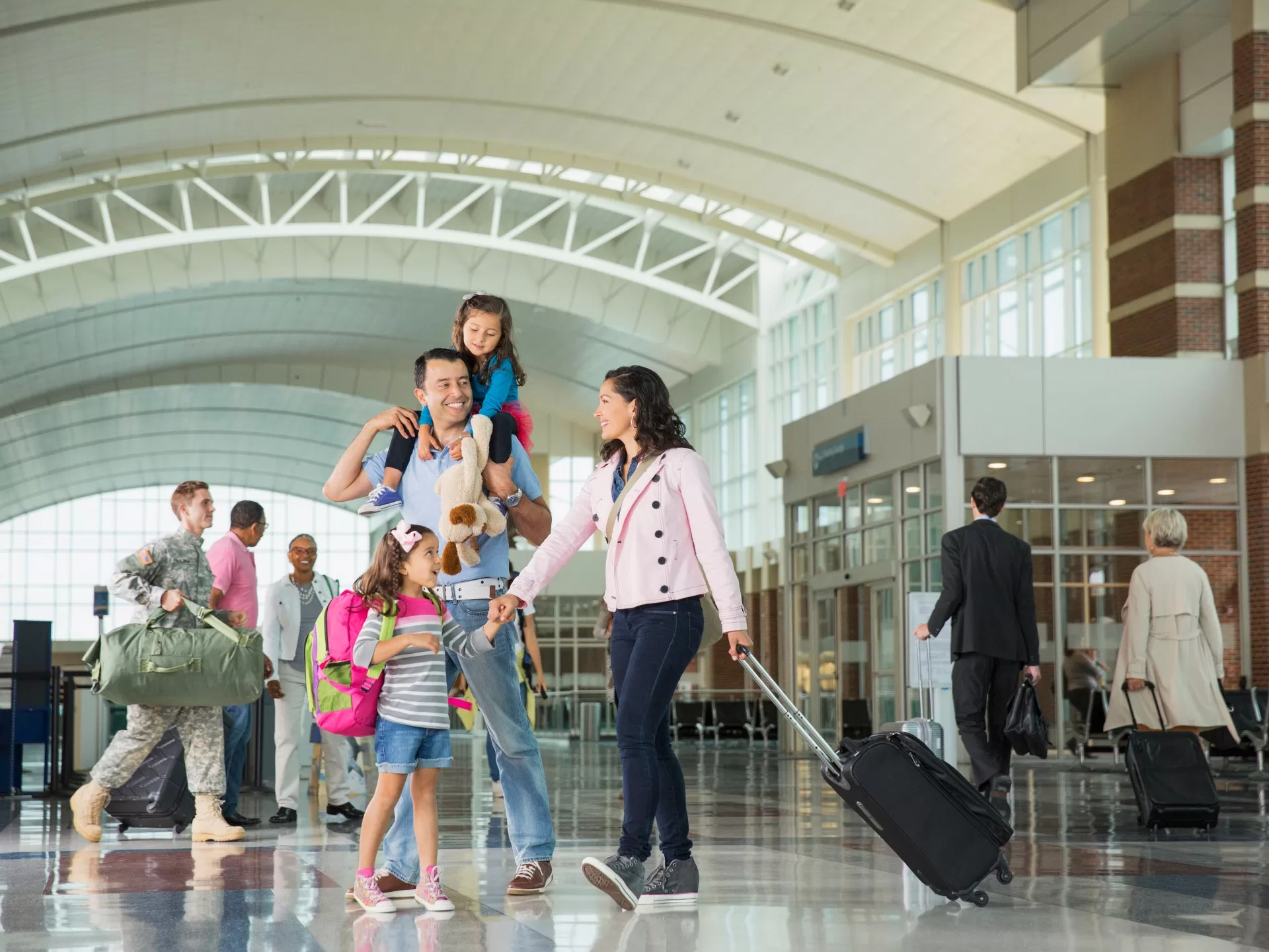 دليلك لاستخدام منصات الضيافة المجانية في السفر