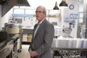 رئيس تشيبوتل جاك هارتونغ ينضم إلى مجلس إدارة تسلا قبيل إطلاق مطعم تسلا