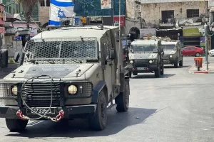 شاهد: الاحتلال يشن هجومًا على مدن الضفة ويستولي على متاجر الصرافة والذهب.