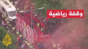 شاهد حادثة دهس تعكر احتفالات ليفربول بالتتويج بلقب الدوري الإنكليزي