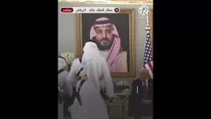 شاهد شاهد .. ترمب ووزير خارجيته روبيو يشربان القهوة العربية في الرياض