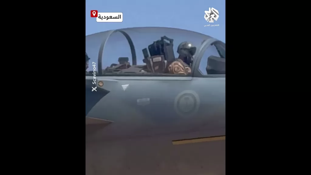 شاهد.. سلاح الجو السعودي يرافق طائرة الرئيس الأميركي دونالد ترمب قبل هبوطها في الرياض
