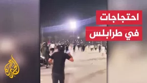 شاهد متظاهرون في العاصمة الليبية طرابلس يطالبون بوقف الاشتباكات