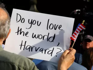 صحيفة روسية: هذا الرجل يزعج قبره بسبب ترامب