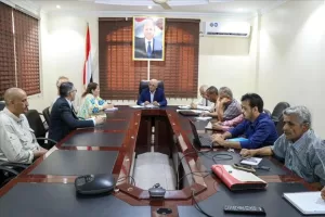 عدن: وزير المياه والبيئة يناقش مع البرنامج الإنمائي تنفيذ المبادرات البيئية والمناخية