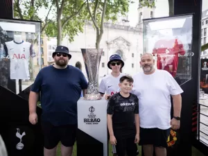 عشرات الآلاف من المشجعين الإنجليز يجتمعون في بلباو لمشاهدة نهائي الدوري الأوروبي