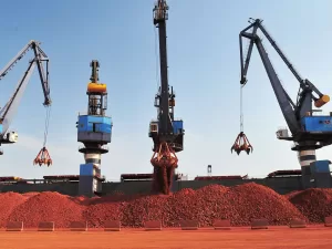 غينيا تلغي 51 ترخيصًا لاستخراج المعادن