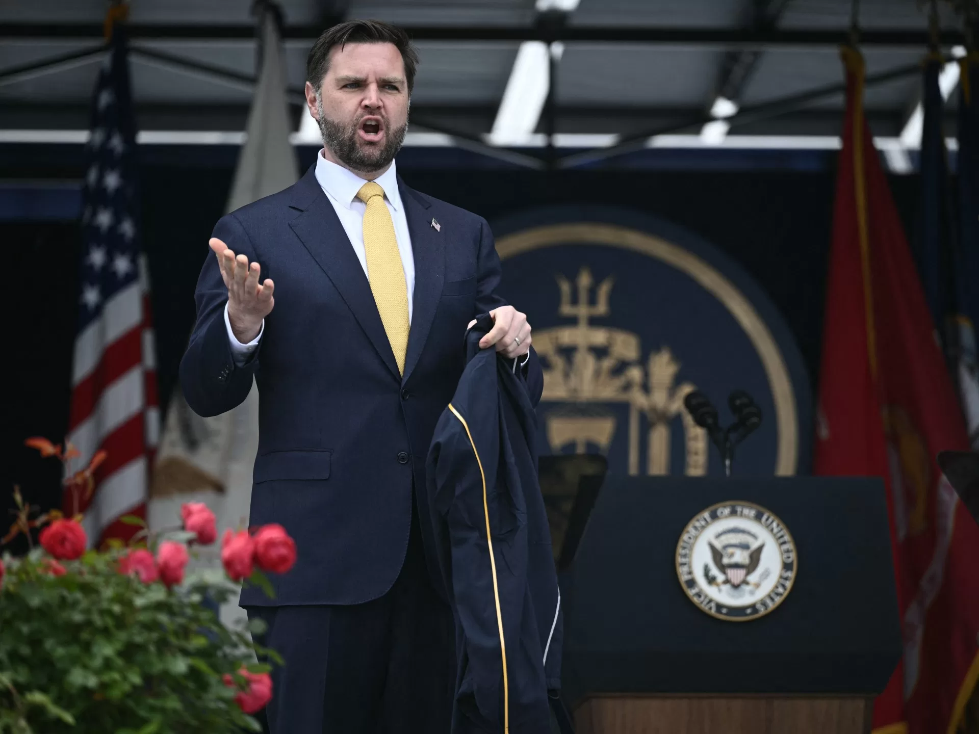 فانس: الاستخدام العسكري خلال فترة ترامب سيكون مدروسًا ومحددًا.