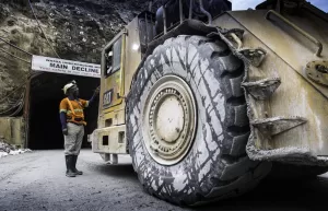 تقول المصادر إن شركات تعدين الذهب في غانا تواجه زيادة الضرائب في ساحل العاج