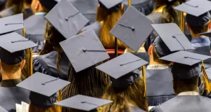 قد يشير بحث جديد إلى أن الذكاء الاصطناعي قد يقلل من فرص العمل للمبتدئين في مجال التكنولوجيا