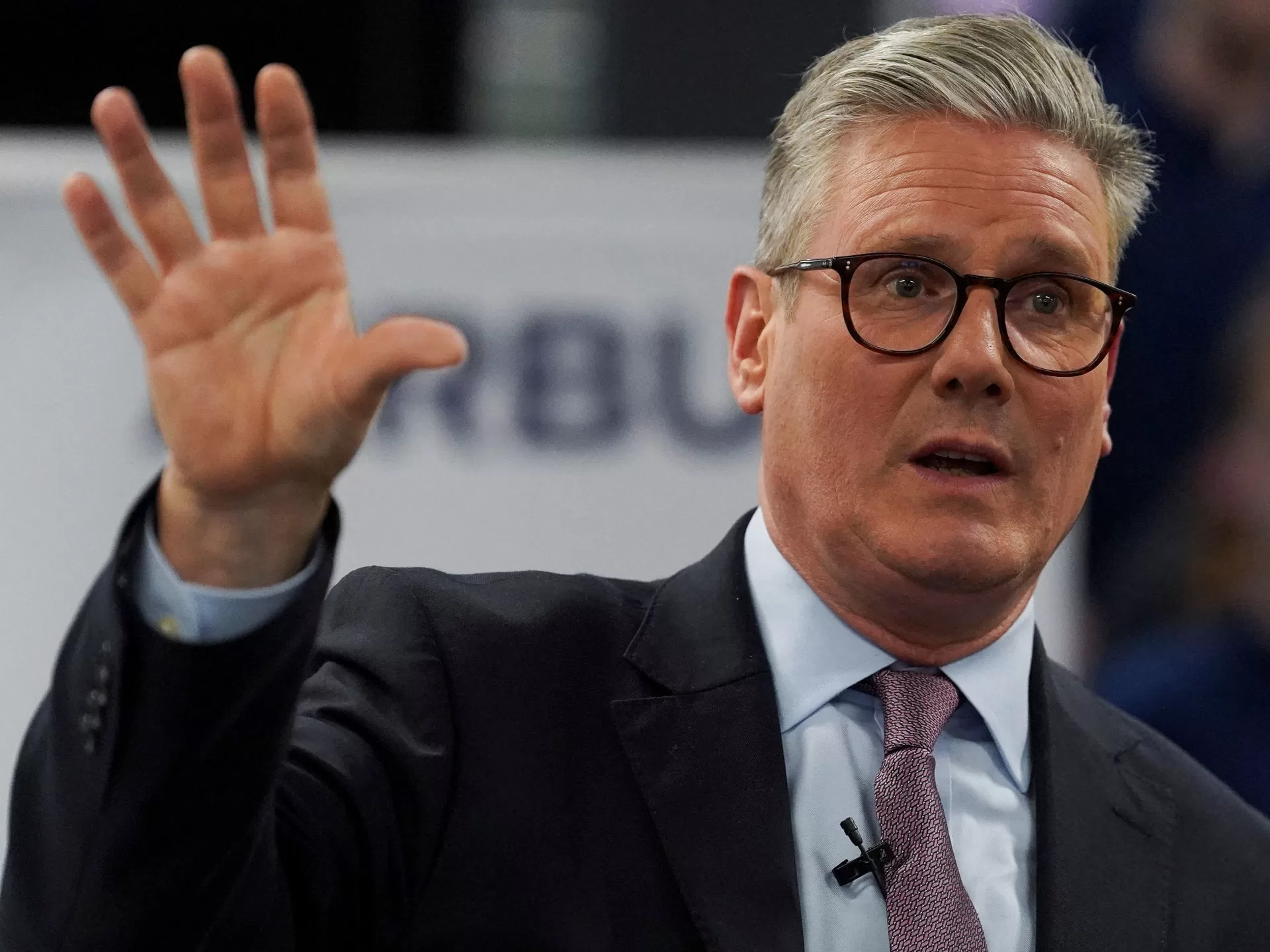 قيود ستارمر تثير عاصفة داخل نظام الرعاية في بريطانيا