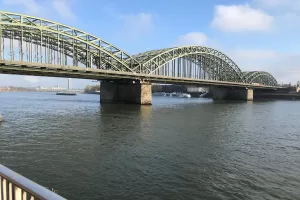 كولن ودوسلدورف: استكشاف قلب ألمانيا حيث يلتقي التاريخ بالحداثة