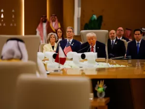 كيف رد اللوبي الإسرائيلي على استبعاد إسرائيل من زيارة ترامب للمنطقة؟