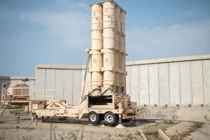 ما الدلالة وراء إعلان استخدام نظام “حيتس” لاعتراض الصاروخ اليمني؟