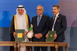 ما سبب زيادة الجزائر في دورها ضمن المؤسسات المالية العالمية؟