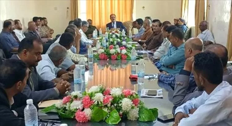 السلطة المحلية تناقش فتح طريق (عدن - الضالع - صنعاء) والملفات الخدمية