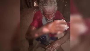 مستجدات وردت الآن – وفاة فتاة وإصابة أفراد من عائلتها بسبب حريق دمر منزلهم في الحديدة