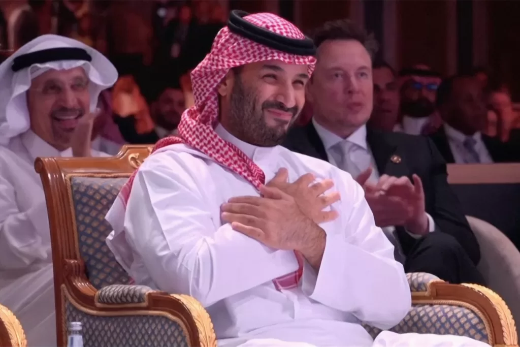 من لقطة عفوية إلى رمز للأخوة.. سوريون يتفاعلون مع حركة يد ابن سلمان