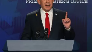 نتنياهو يستعرض نجاحاته خلال جلسة برلمانية مثيرة وأولمرت: ما يحدث في غزة يعد جرائم حرب