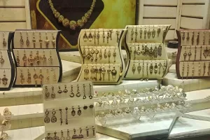 هل تؤثر الأزمات الماليةية على تقاليد الزواج في مصر؟