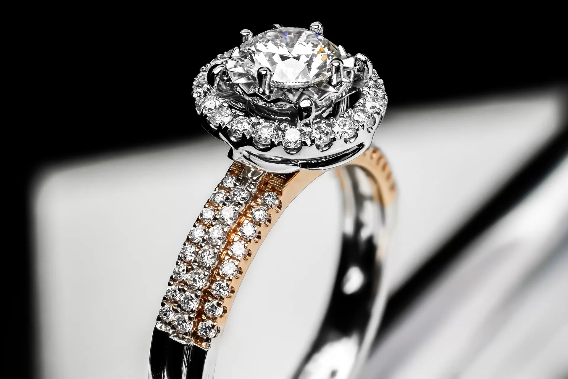 هل سمعت "بالموزانايت"؟ توأم الألماس الرخيص الذي يصعب اكتشافه