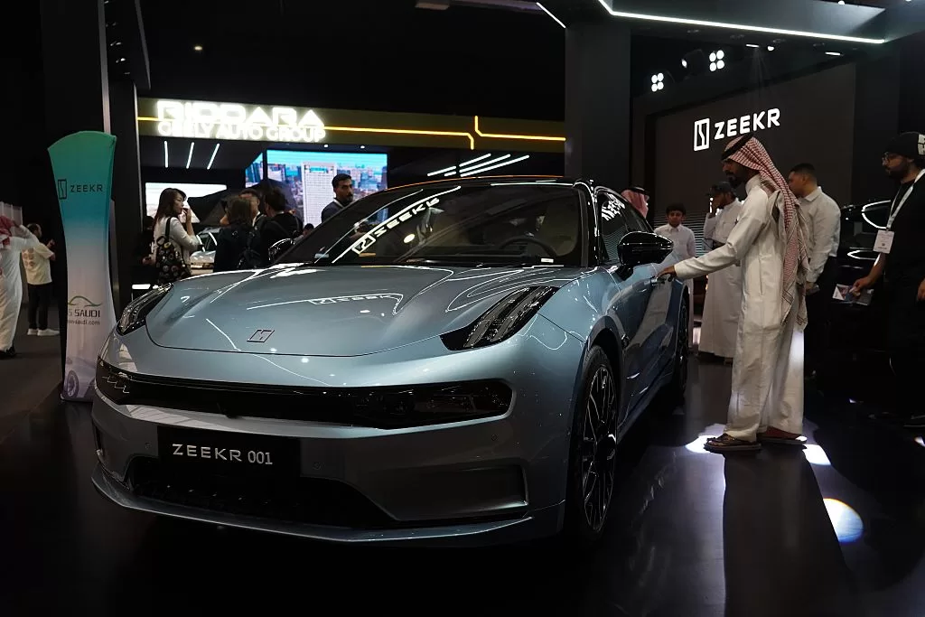 يتحرك Geely الصيني لاتخاذ ev startup Zeekr الخاص وسط حرب