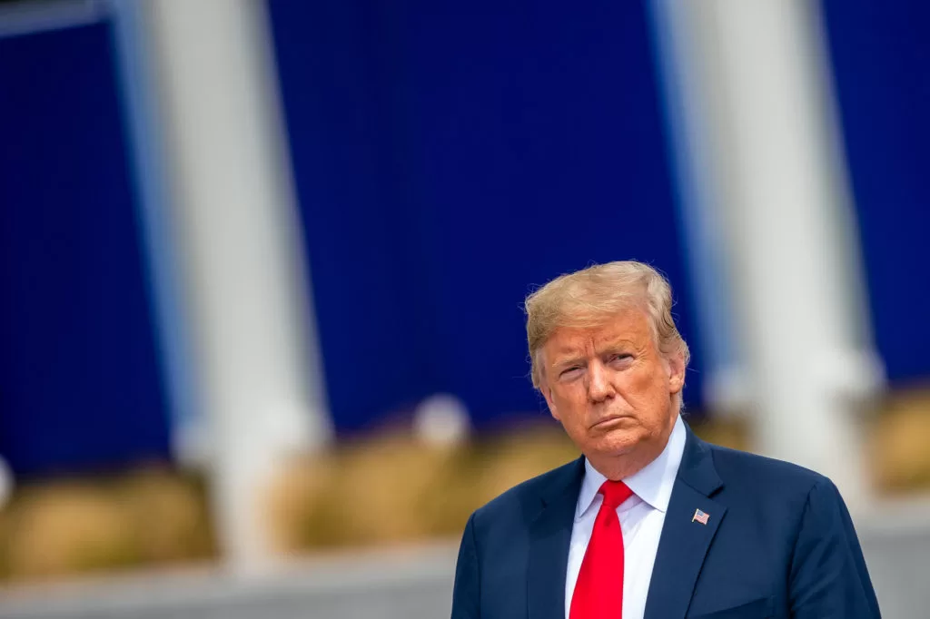 يرتفع سعر الذهب إلى 3300 دولار بعد حكم المحكمة بشأن