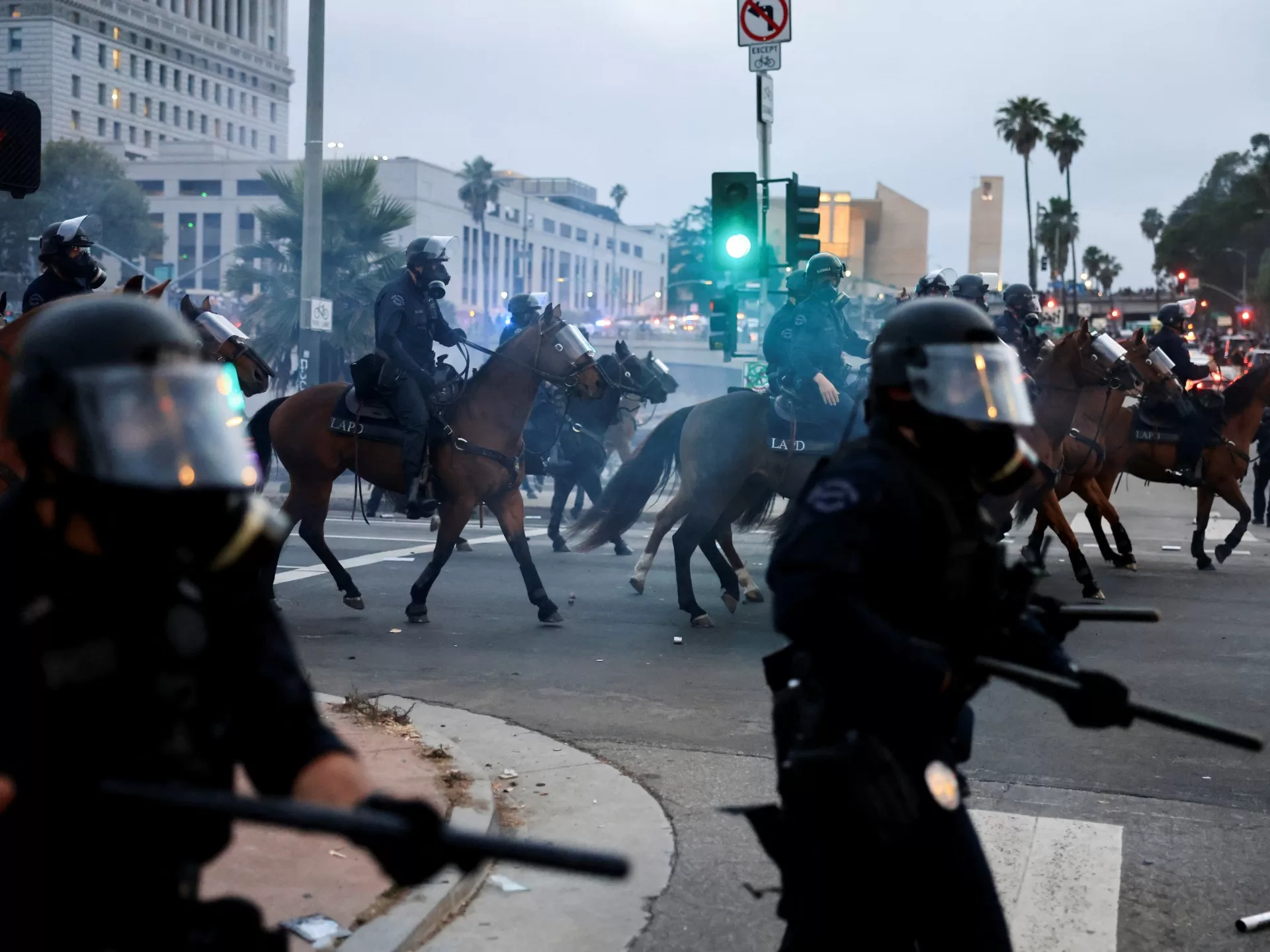 أمنستي تُعبّر عن انتقادها لانتشار الحرس في لوس أنجلوس كاستجابة للمداهمات وتعتبر ذلك “أمرًا مقلقًا”.