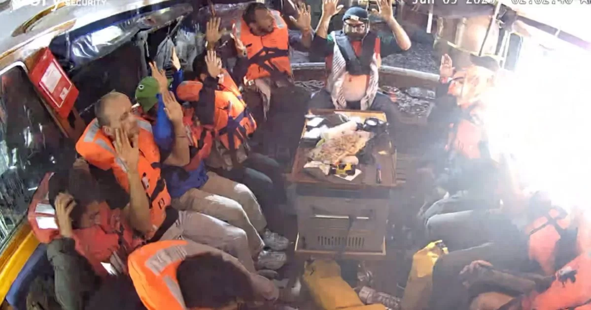 إسرائيل تقوم بترحيل 6 من نشطاء سفينة مادلين وتحتجز اثنين آخرين.