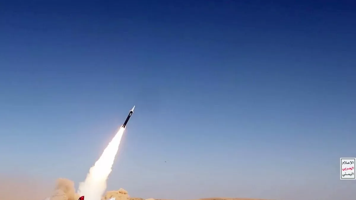 إطلاق صاروخ من اليمن وإسرائيل تتحدث عن هجمات منسقة. 
صاروخ يُطلق من اليمن وإسرائيل تشير إلى تنسيق في الهجمات
