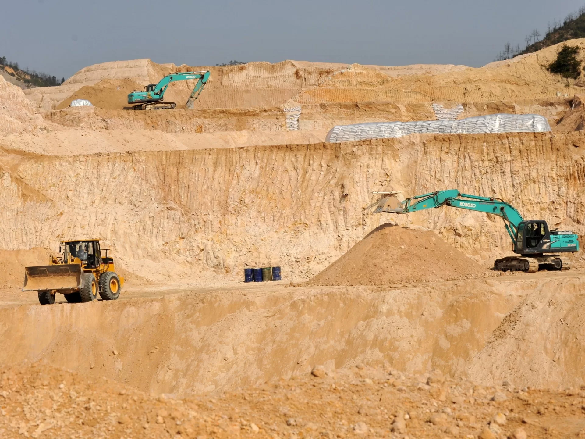 اتفاق بين الولايات المتحدة والصين لتسريع نقل المعادن النادرة إلى أمريكا